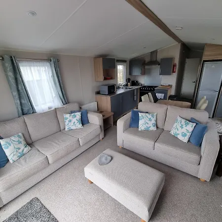 7 Bays 6 Berth Willerby Molton Caravan * Saint Merryn